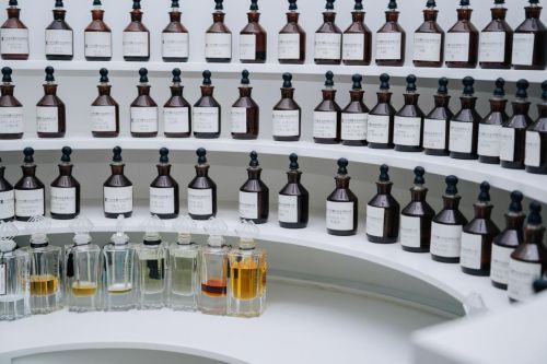 以综合实力助力小众香水品牌高质量发展不朽情缘网站香水oem企业广州雪蕾：(图3)